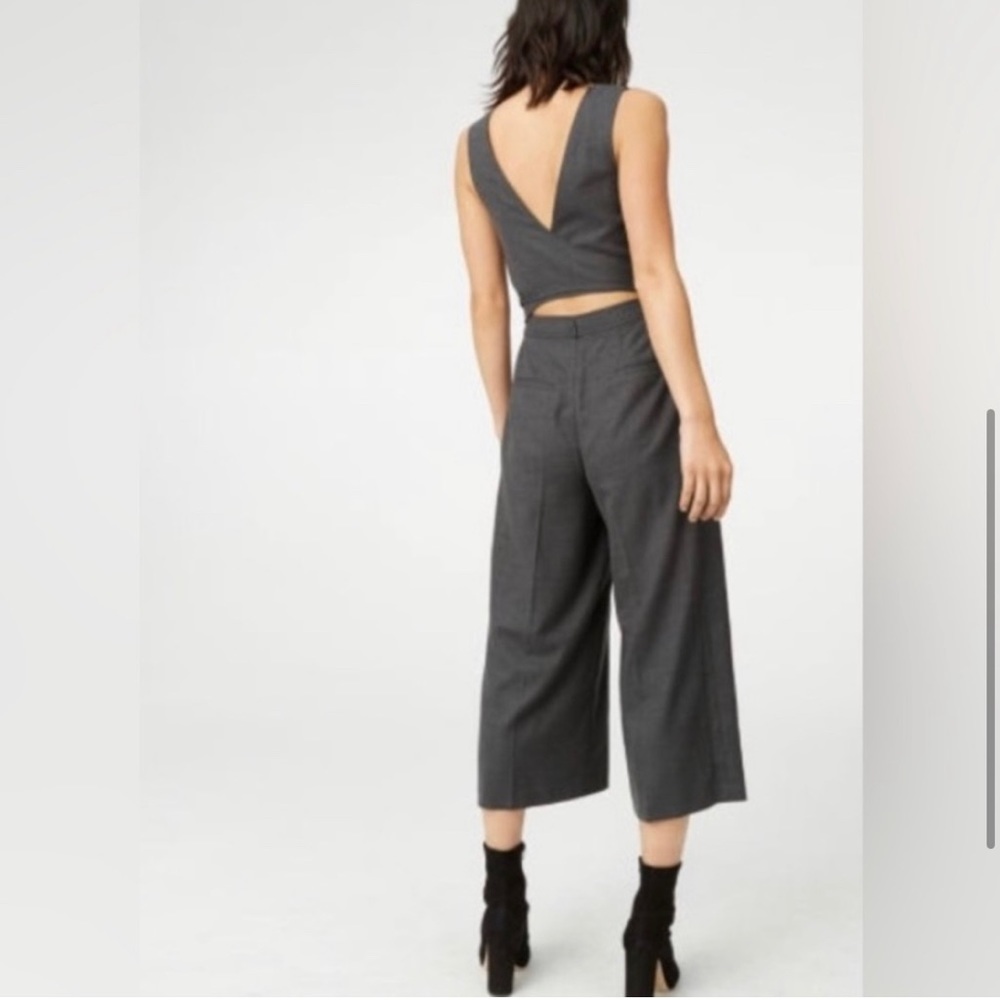 🥂Club Monaco Black Torela Tie Front Jumpsuit V-Neck
Cropped Wide Leg